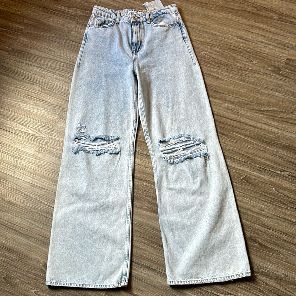 Zara High Waisted Jeans Size 6,Gently worn if worn. Bohemian,Festival,Hayride